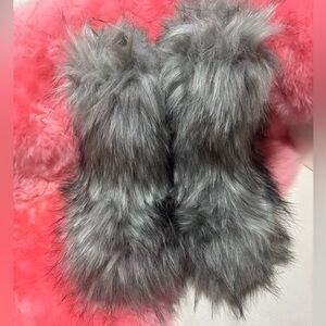 NWOT Gray Faux Fur Boots Size 7/8